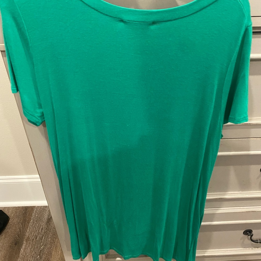 Green tee with knot along bottom